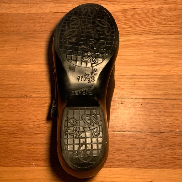 Dansko black clog with bow detail. Size 10.5. Excellent condition - Picture 2 of 5